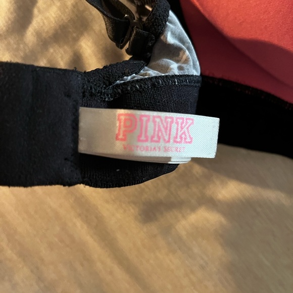 PINK VS bras - Picture 3 of 7